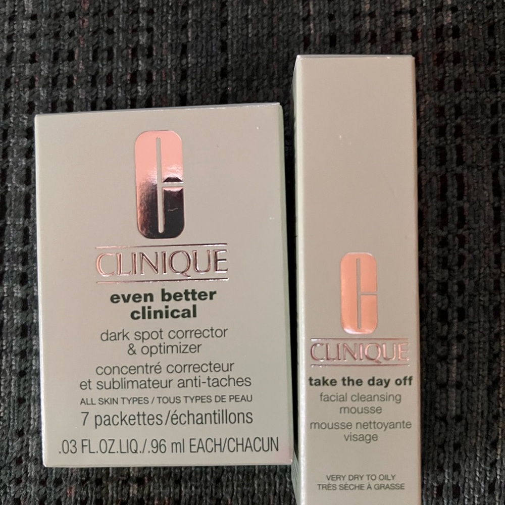 Clinique Sample Pack of Dark Spot Corrector and Facial Cleansing Mousse